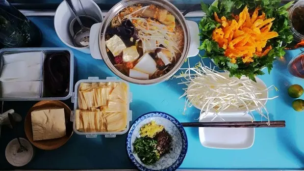 茶清香花芬芳，這竟然是火鍋丨清湯火鍋 · 圓滿素食