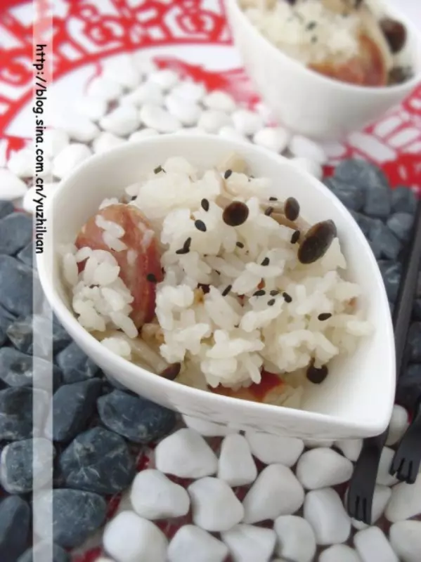 蟹味菇臘腸燜飯