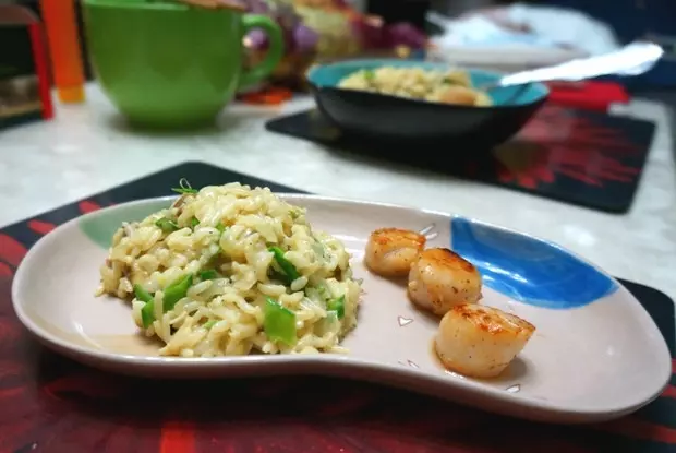 牛肝菌荷蘭豆燉飯配煎帶子