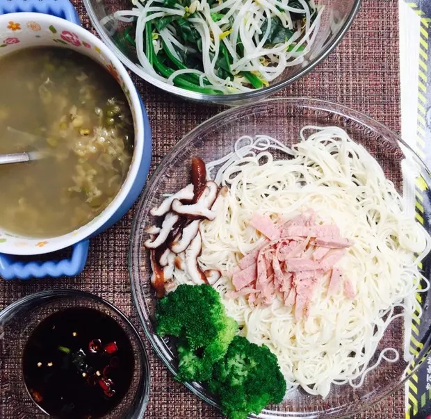 夏日蔬菜涼麵