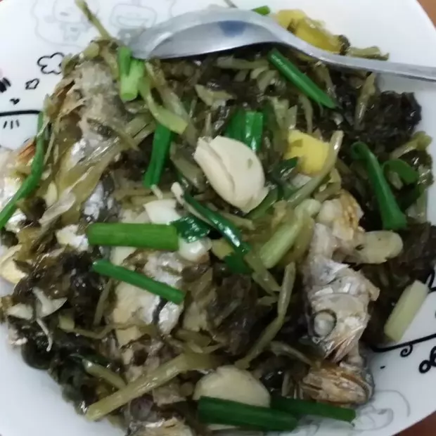 鹹菜燒小黃魚