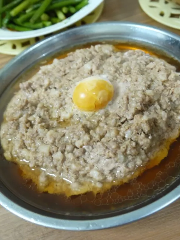 咸蛋蒸肉饼