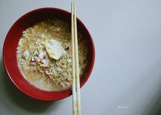 鸡蛋水煮泡面