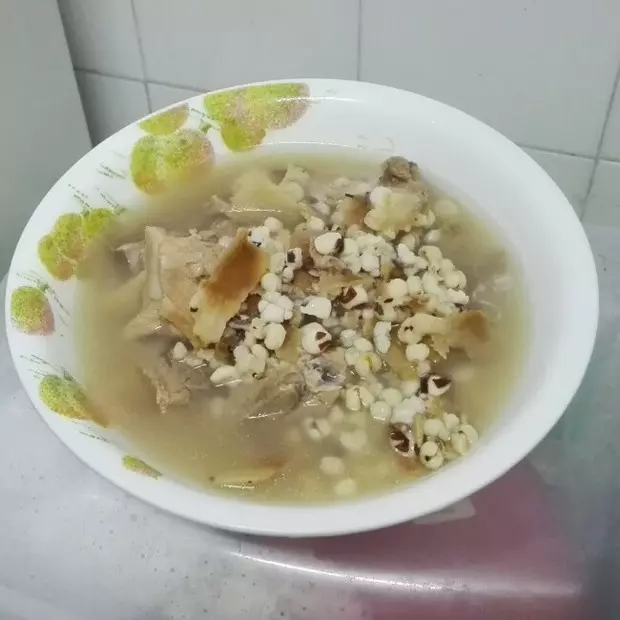 芡实薏米土茯苓煲猪骨