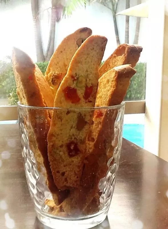 草莓开心果意大利饼干 Strawberry Pistachio Biscotti