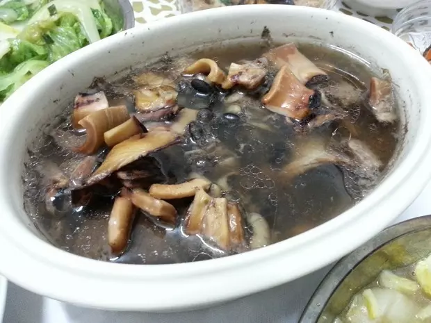 墨魚乾排骨黑豆湯