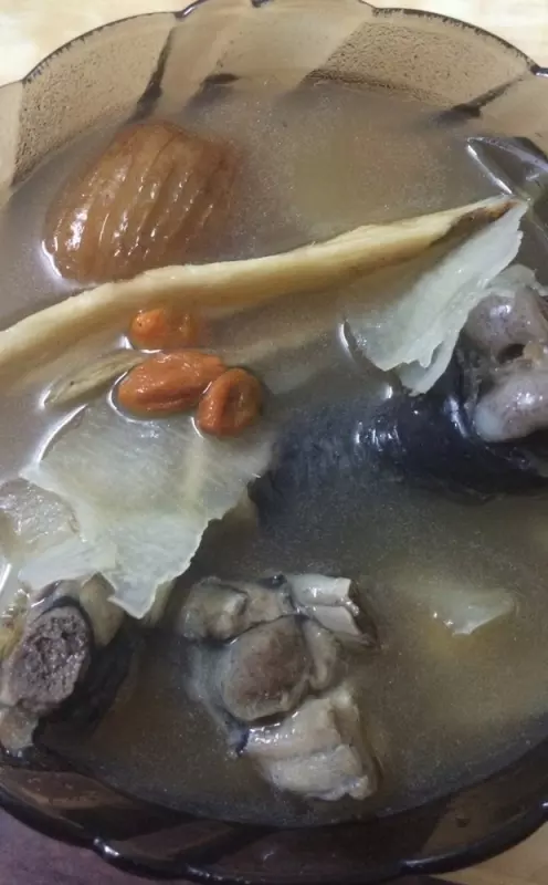 藥膳烏雞湯