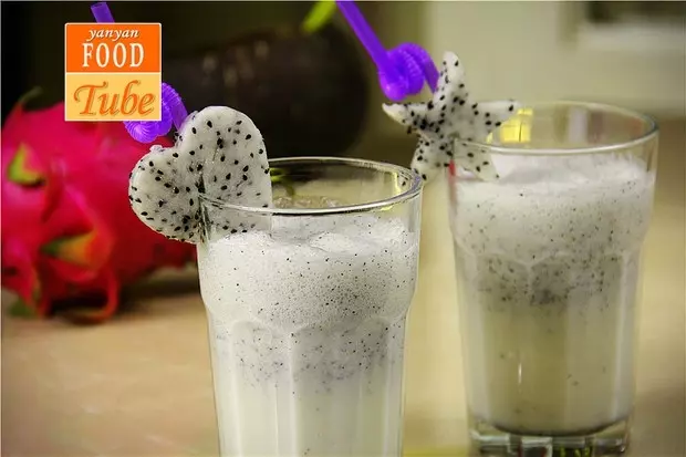 火龍果椰子奶昔 Coconut Milkshake with Dragon Fruit