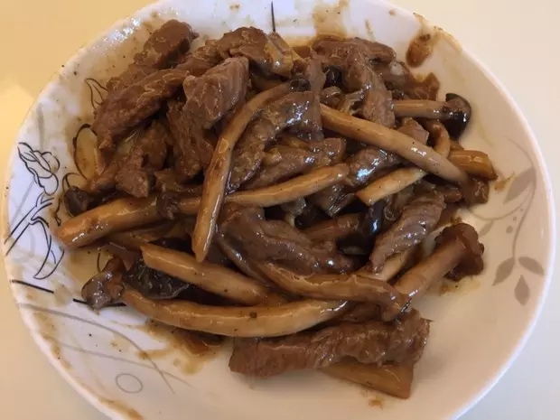 茶樹菇不肯炒牛肉