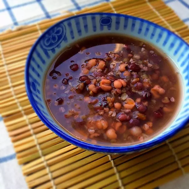 去濕養生紅豆薏米雙麥粥