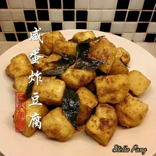 妈妈私房菜**【咸蛋炸豆腐】**