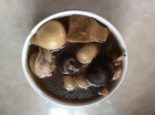 肉骨茶（雞肉湯）