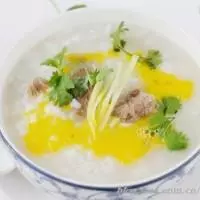 生滾窩蛋牛肉粥的做法