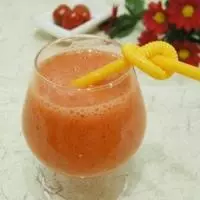 圣女果芒果果汁的做法