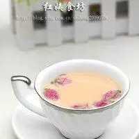 玫瑰奶茶的做法