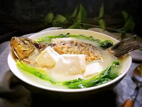 鯽魚豆腐湯的做法