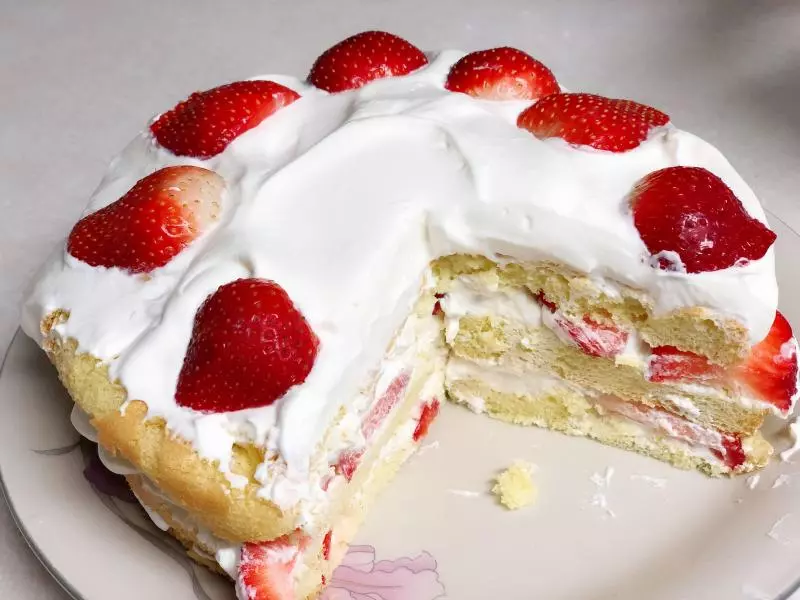 草莓奶油戚风蛋糕