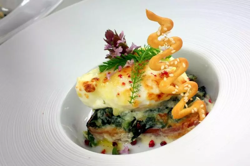 焗烤水煮蛋配菠菜吐司-Poached and gratinated eggs with spinach-