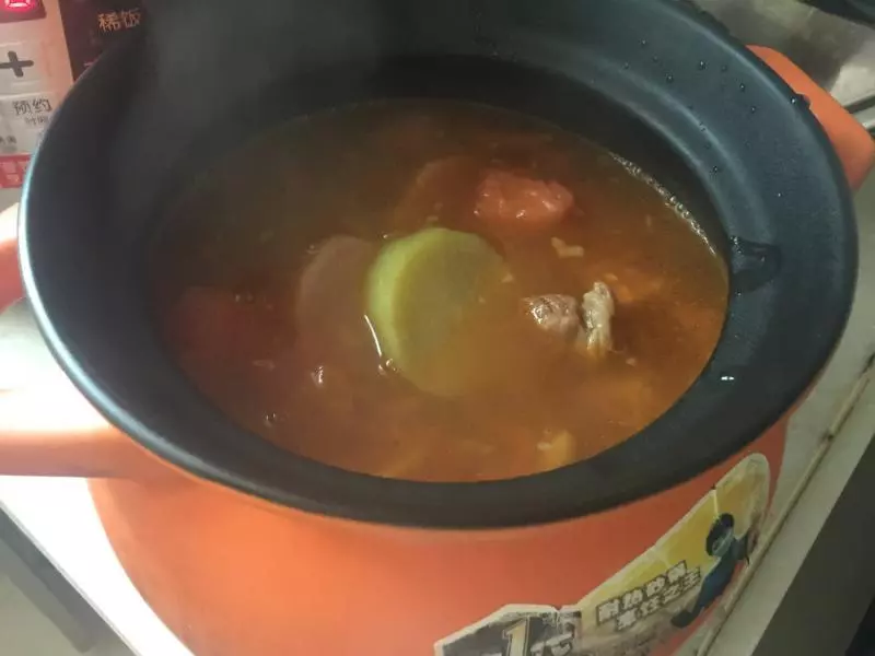 西红柿牛腩萝卜汤