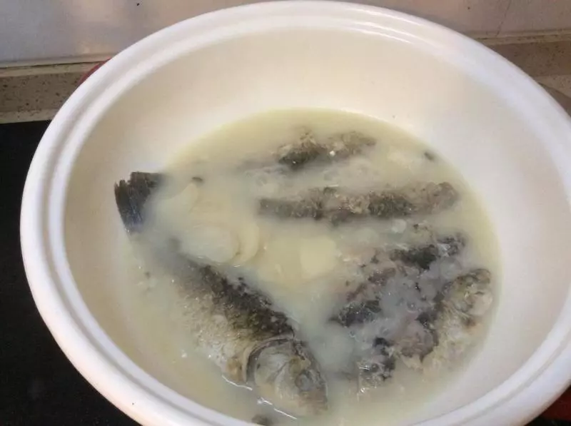 杏鲍菇鲫鱼汤（宝宝辅食）