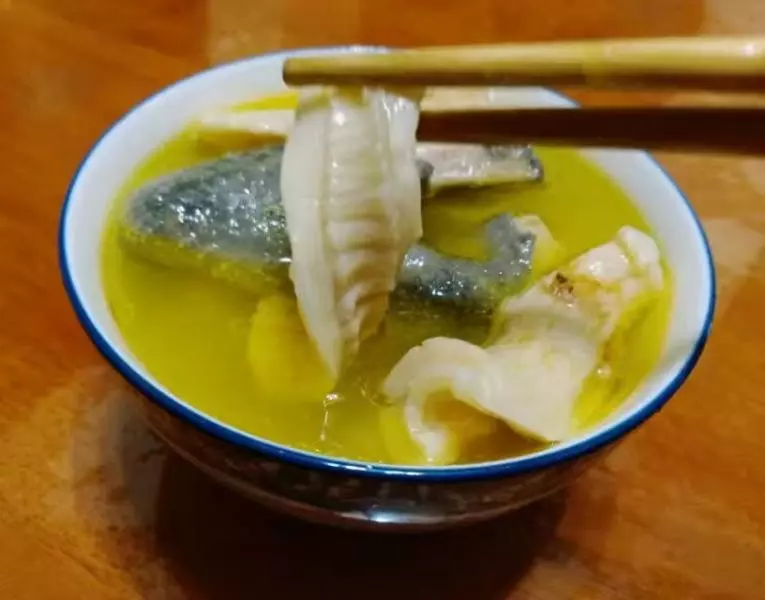 花膠烏雞湯