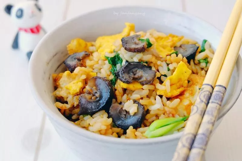 海參雞蛋醬油炒飯