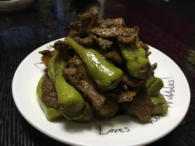 牛肉焖小尖椒