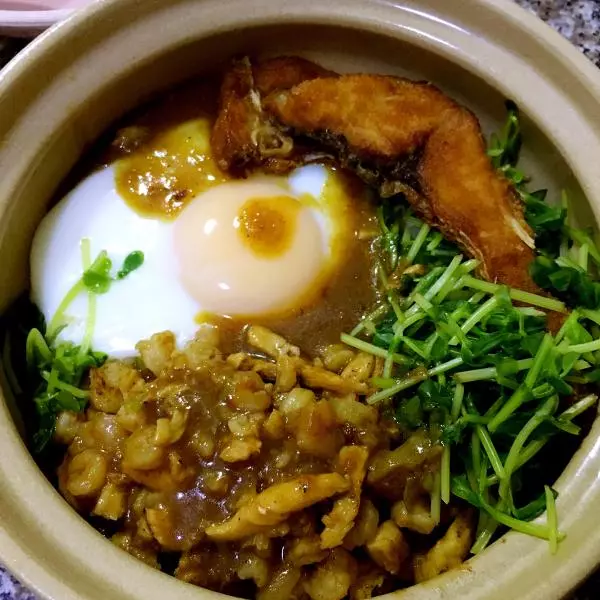 鸡丝虾仁煲仔饭