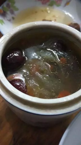 燕窝红枣鸡汤