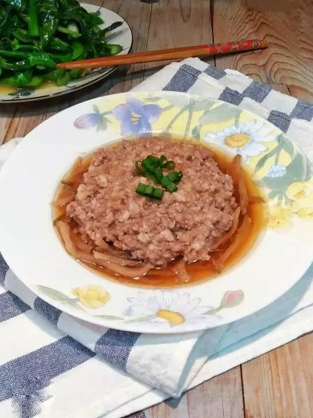 肉饼豉油王冲菜合蒸