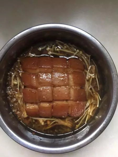 针菇东坡肉