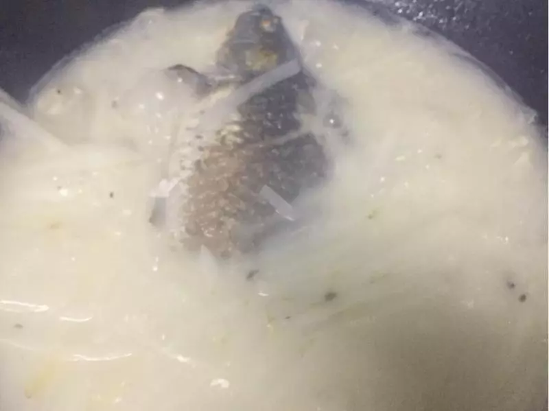 白蘿蔔鯽魚湯