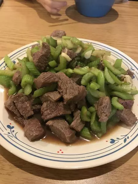 芹菜炒牛肉