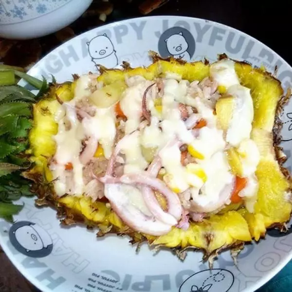菠萝海鲜焗饭