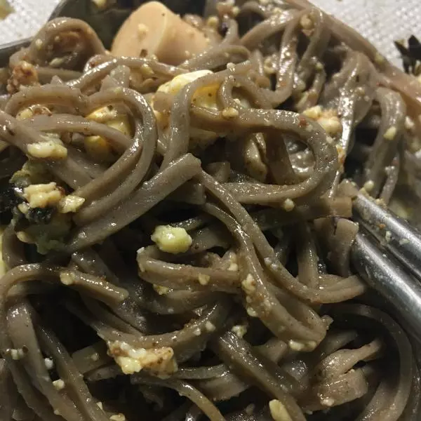 沙茶拌雞蛋蕎麥麵