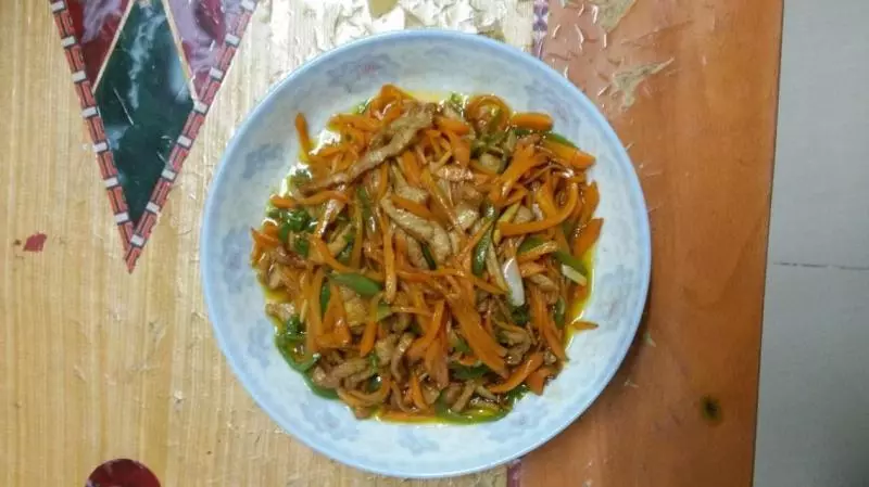 青椒胡萝卜炒肉丝