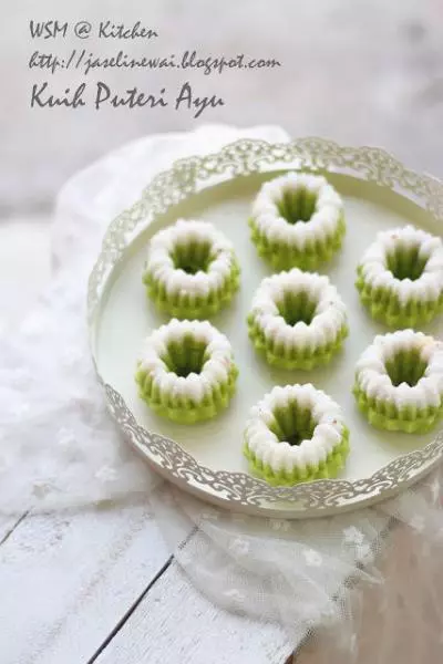 蒸椰絲香蘭小蛋糕（Kuih Puteri Ayu)