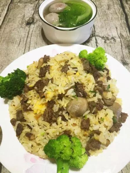 牛肉炒飯