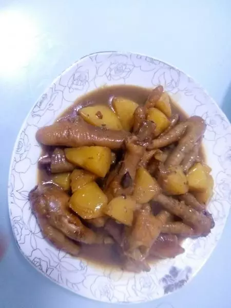 土豆烧鸡爪