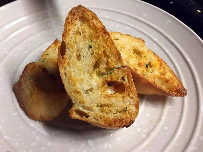 蒜香法棍 Garlic Bread