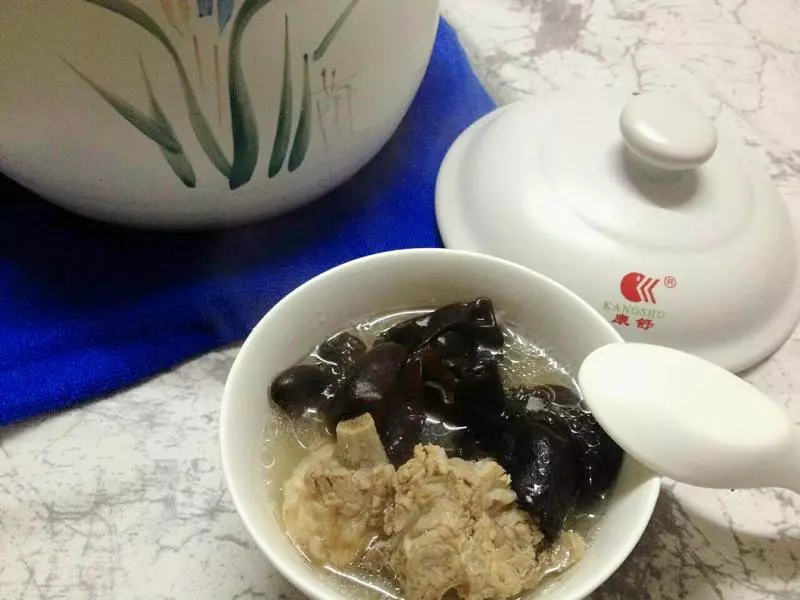 黑木耳排骨湯