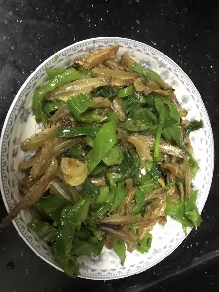 青辣椒炒魚乾