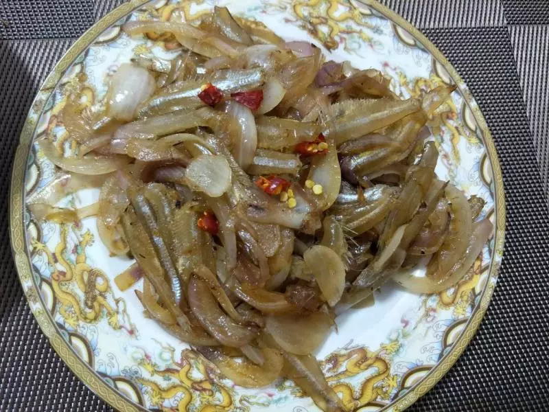 酥脆小鱼干