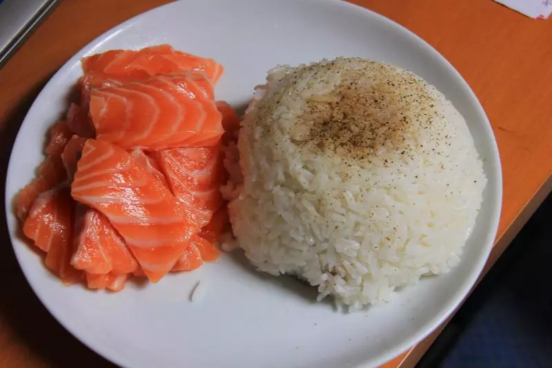 三文魚刺身飯