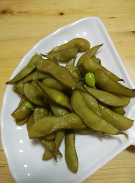 大排檔招牌菜：煮毛豆