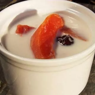 红枣木瓜炖鲜奶