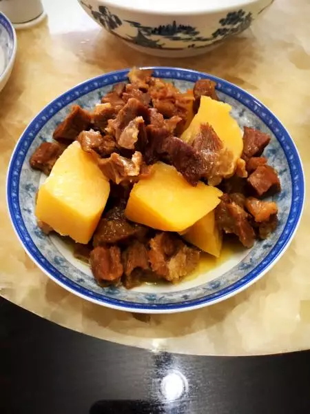 下饭红烧牛肉土豆块