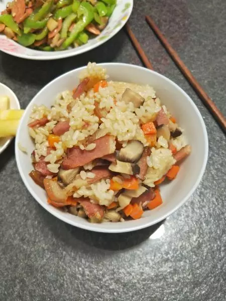 腊肉香菇焖饭