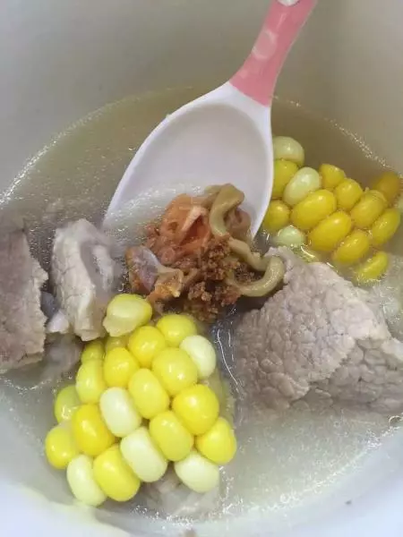 海参花玉米瘦肉汤