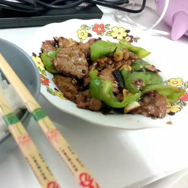 爆炒牛肉青椒